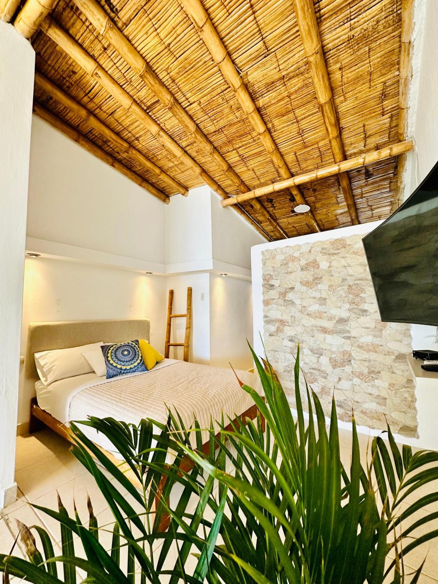 Hotel Puerto Antiguo Los Órganos Екстериор снимка