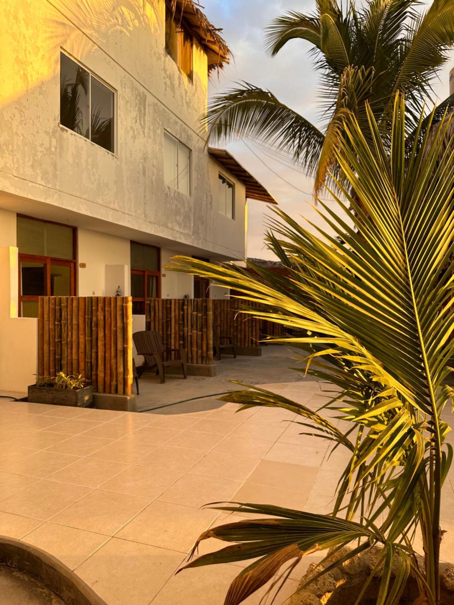 Hotel Puerto Antiguo Los Órganos Екстериор снимка