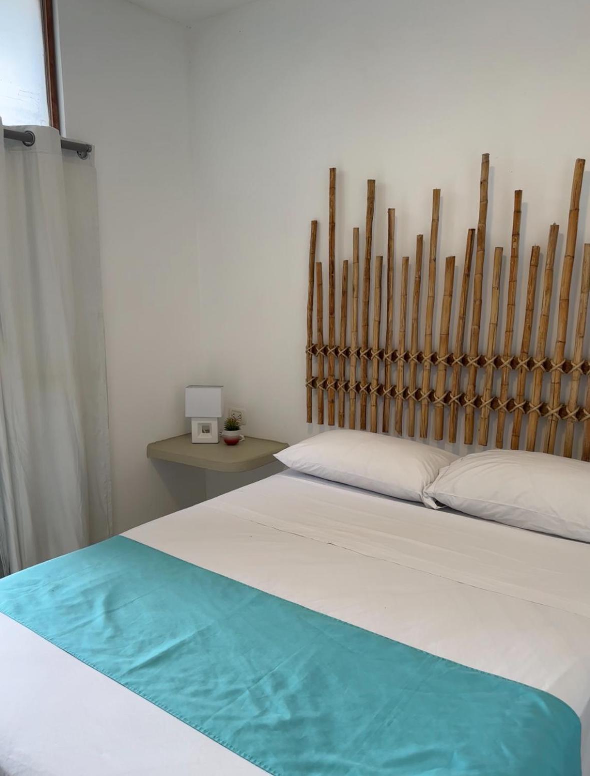 Hotel Puerto Antiguo Los Órganos Екстериор снимка