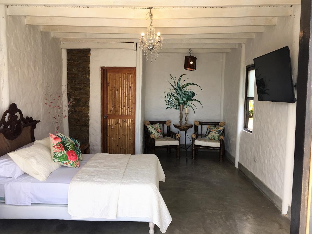 Hotel Puerto Antiguo Los Órganos Екстериор снимка