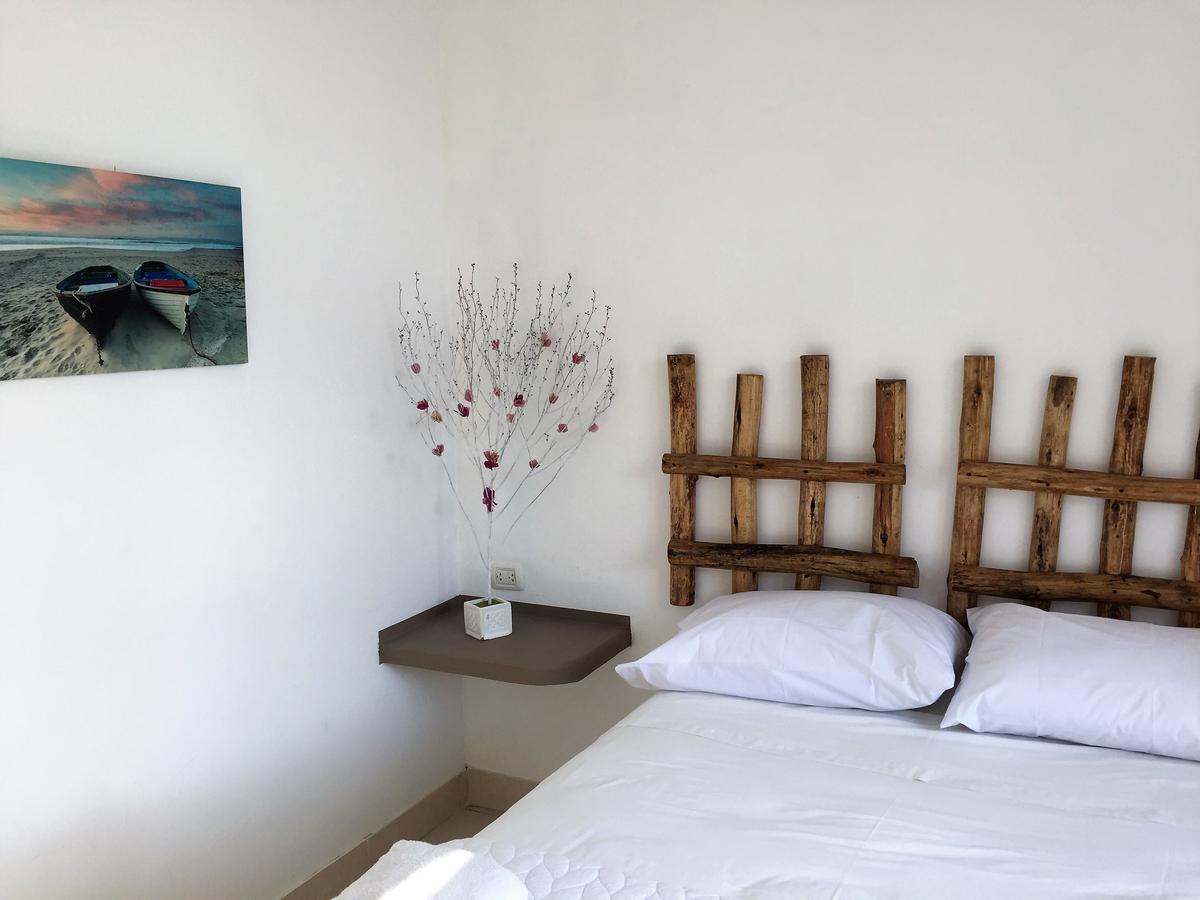 Hotel Puerto Antiguo Los Órganos Екстериор снимка