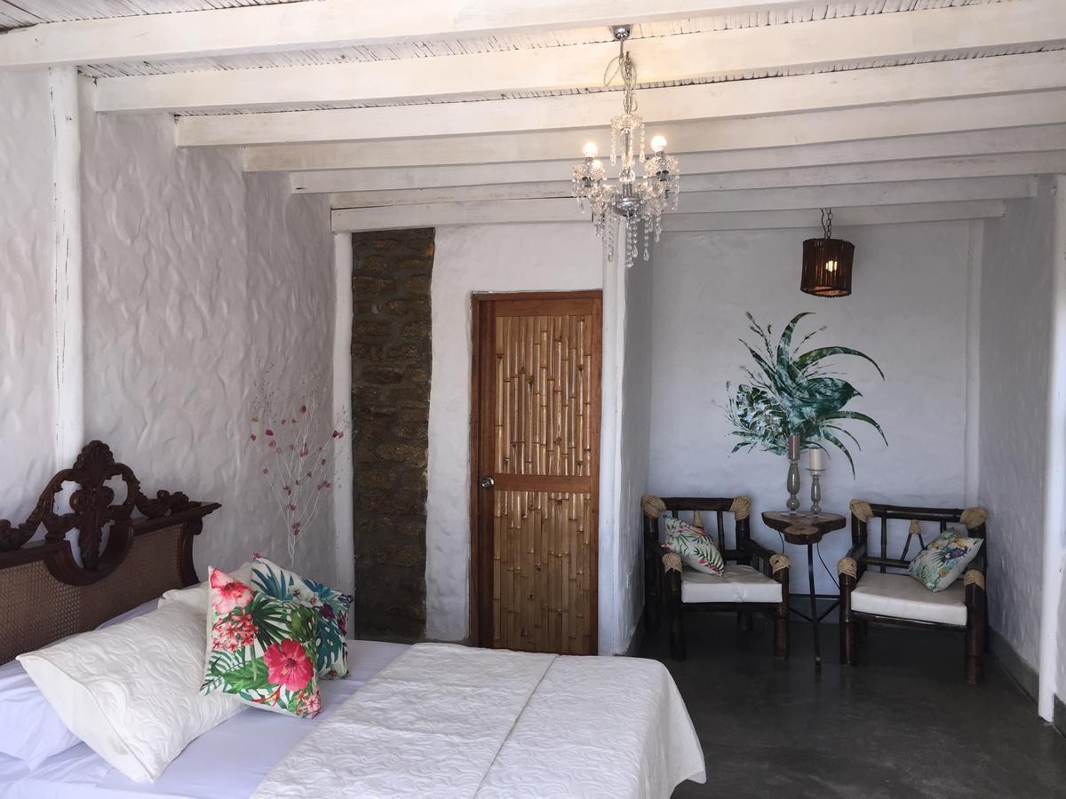 Hotel Puerto Antiguo Los Órganos Екстериор снимка